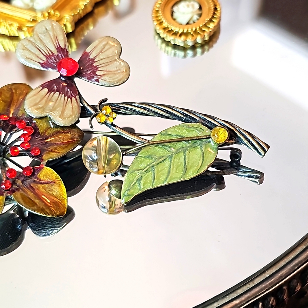 Large Flower Brooch - Picture 4 of 6